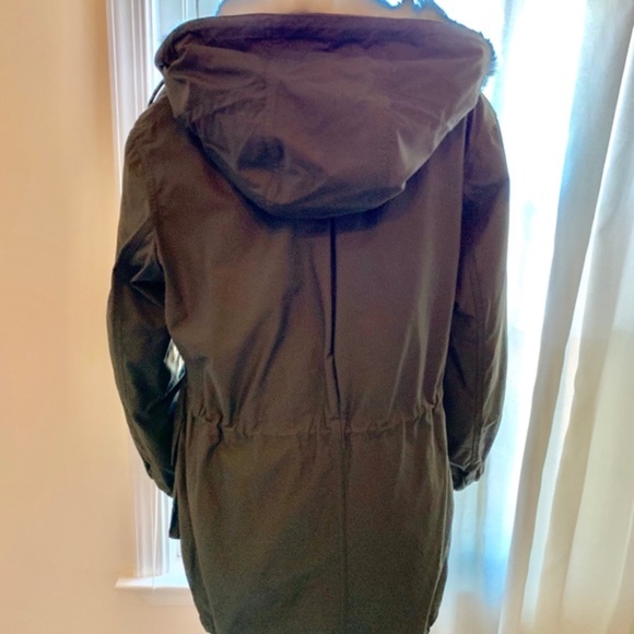 Theory Parka in Forest Green - Picture 3 of 7
